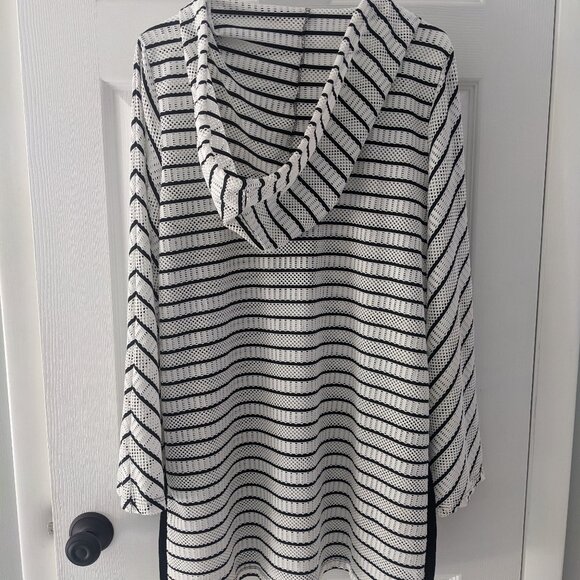 Striped pool coverup, black and white, size large - Picture 2 of 8